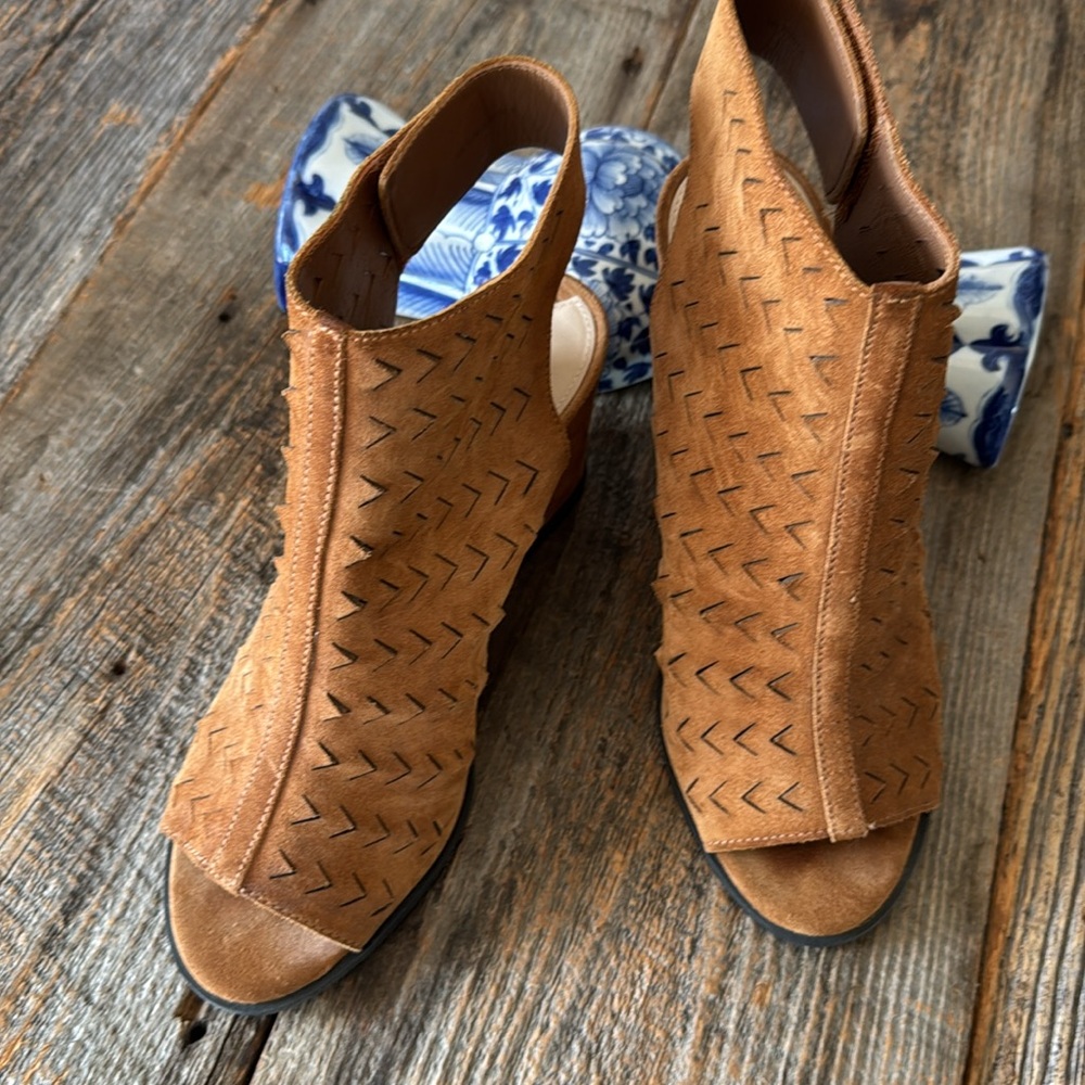 Via Spiga Leatrice Suede Wedge Sandals Size 7.5M - Picture 12 of 12